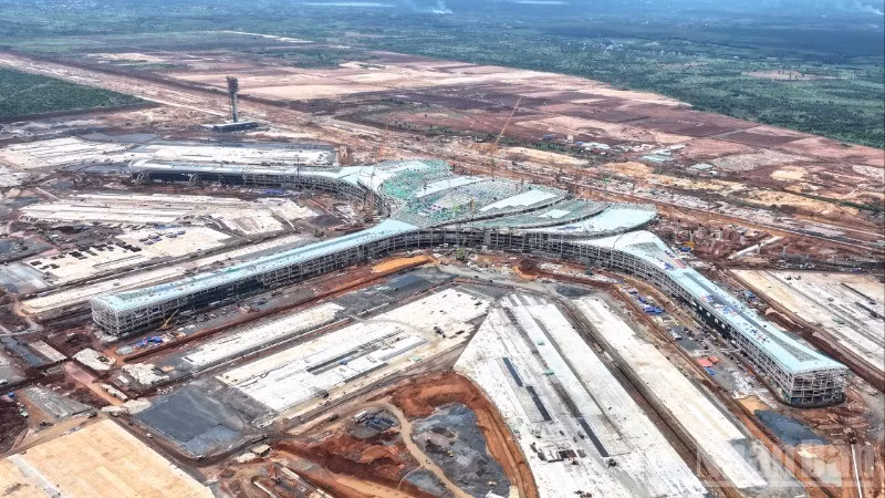 Dự án đầu tư xây dựng sân bay Long Thành tại xã Long Thành đang được đẩy nhanh tiến độ để cơ bản hoàn thành giai đoạn 1 vào cuối năm 2025.