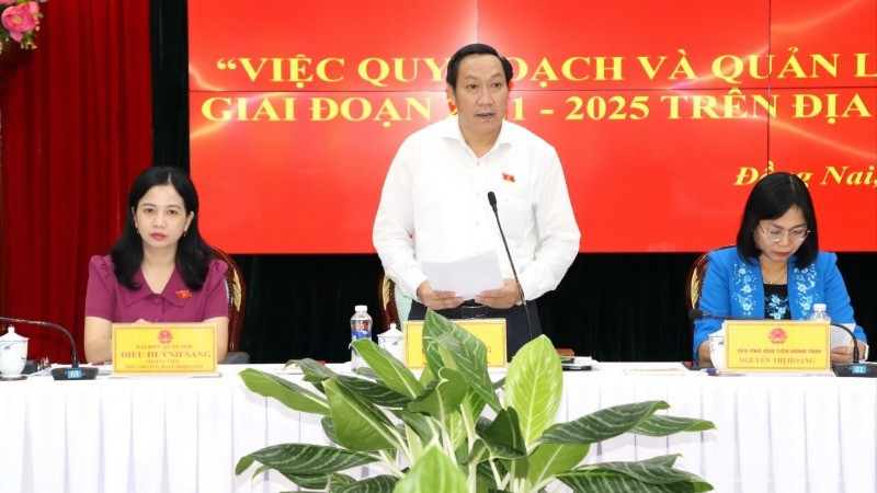 Ông Bùi Xuân Thống, Phó trưởng Đoàn đại biểu Quốc hội tỉnh Đồng Nai phát biểu tại buổi giám sát tại Ủy ban nhân dân tỉnh. ndo_br_1-resize-4741.jpg