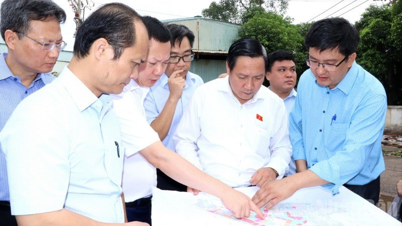 Đoàn đại biểu Quốc hội tỉnh Đồng Nai khảo sát việc sử dụng đất, công tác chuyển đổi công năng tại Khu công nghiệp Biên Hòa 1.