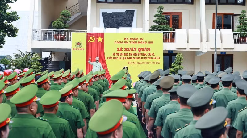 Quang cảnh buổi xuất quân của Công an tỉnh Đồng Nai.