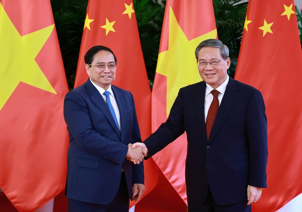 Thủ tướng Phạm Minh Chính với Thủ tướng Trung Quốc Lý Cường. 