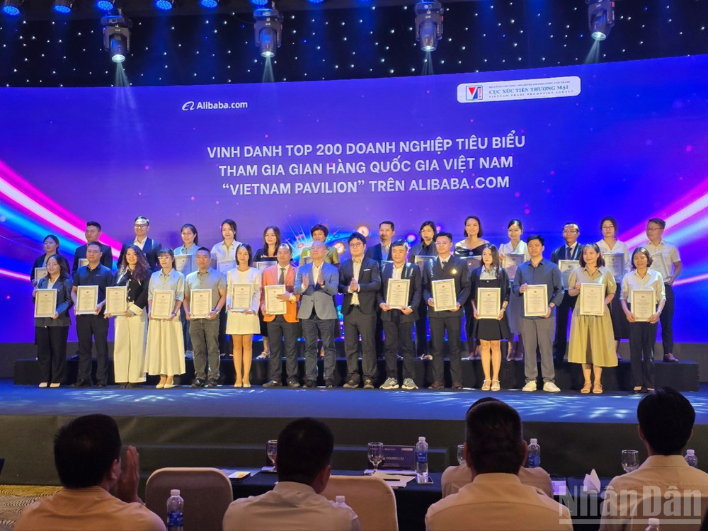 Các doanh nghiệp trong số 200 doanh nghiệp tiêu biểu tham gia “Gian hàng quốc gia Việt Nam” trên Alibaba.com. (Ảnh: KIM DUNG)