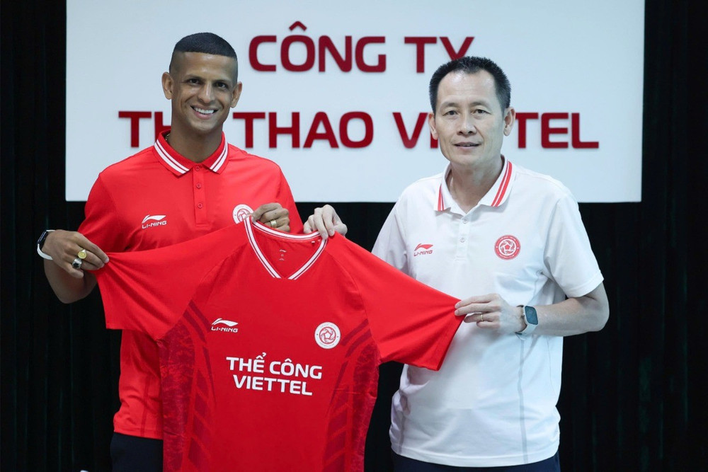 Lucao trong ngày ra mắt CLB Thể Công-Viettel.