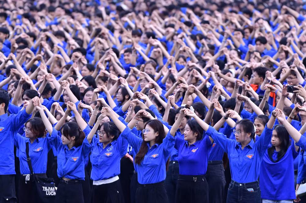 Lực lượng đoàn viên, thanh niên Thủ đô ra quân thực hiện các hoạt động tình nguyện.