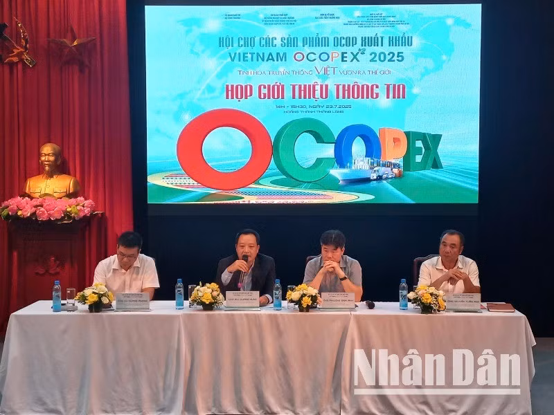 Đại diện lãnh đạo các đơn vị phối hợp tổ chức. (Ảnh: KIM DUNG)