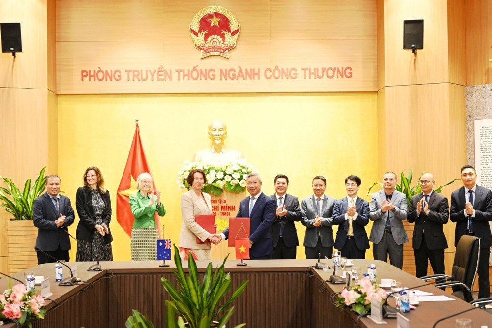 Lễ trao đổi Bản ghi nhớ về Hợp tác thúc đẩy phát triển thị trường điện cạnh tranh giữa Cục Điện lực và Đại sứ quán Australia. tiepds27-8840.jpg
