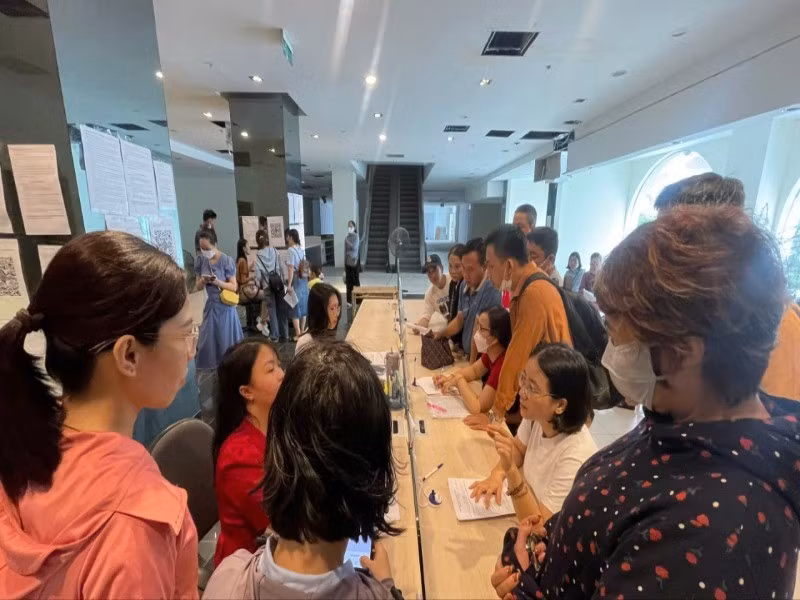 Lượng người có nhu cầu mua nhà ở xã hội tại Khu dân cư An Trung 2 tăng cao trong những ngày qua. (Ảnh: ANH ĐÀO)