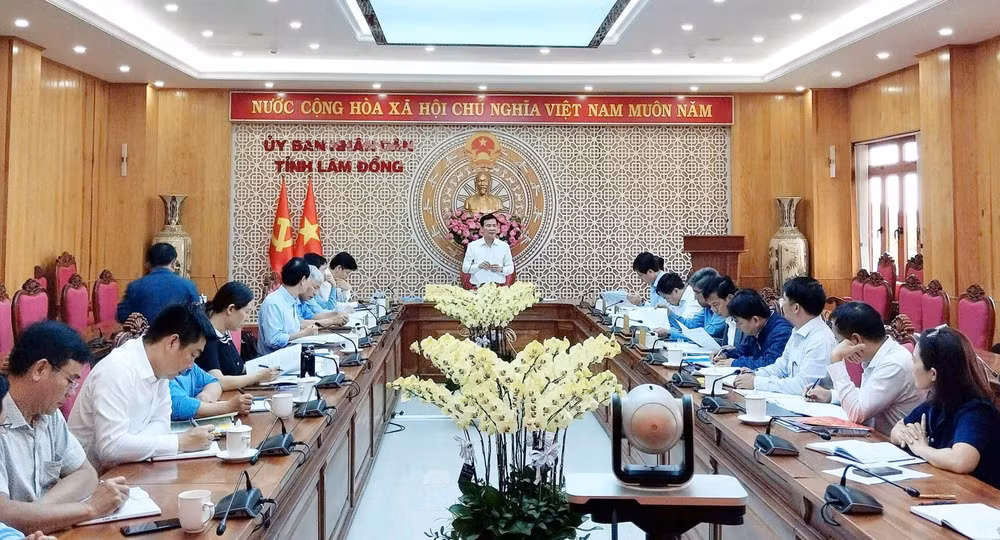 Đồng chí Hồ Văn Mười, Phó Bí thư Tỉnh ủy, Bí thư Đảng ủy, Chủ tịch Ủy ban nhân dân tỉnh Lâm Đồng chủ trì Hội nghị Ban Thường vụ về công tác chuẩn bị Đại hội Đảng bộ Ủy ban nhân dân tỉnh lần thứ I, nhiệm kỳ 2025-2030.
