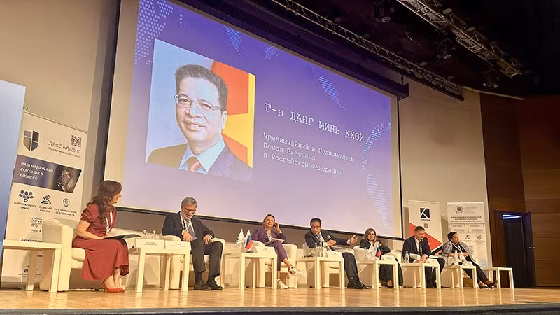 Đại sứ Việt Nam tại Liên bang Nga Đặng Minh Khôi tham dự và phát biểu tại Diễn đàn IDT 2025.