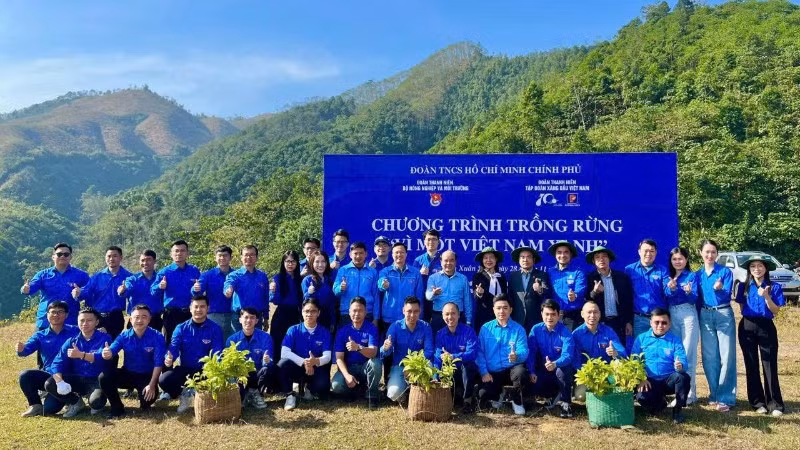 Mỗi cây xanh được trồng là một "lá chắn" bảo vệ hệ sinh thái, thể hiện tinh thần xung kích của tuổi trẻ trong phục hồi rừng đầu nguồn và xanh hóa đất nước.