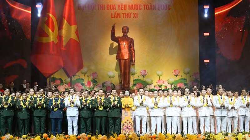 Hình Anh hùng Lao động Lê Nữ Thùy Dương được vinh danh tại Đại hội Thi đua yêu nước lần thứ XI.