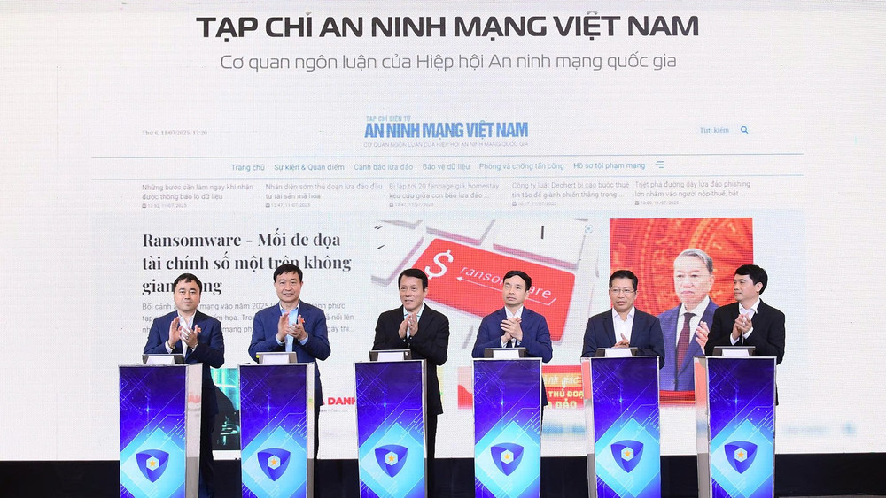 Hiệp hội An ninh mạng quốc gia chính thức ra mắt Tạp chí An ninh mạng Việt Nam. (Ảnh: Hiệp hội An ninh mạng quốc gia) 1-8963.jpg