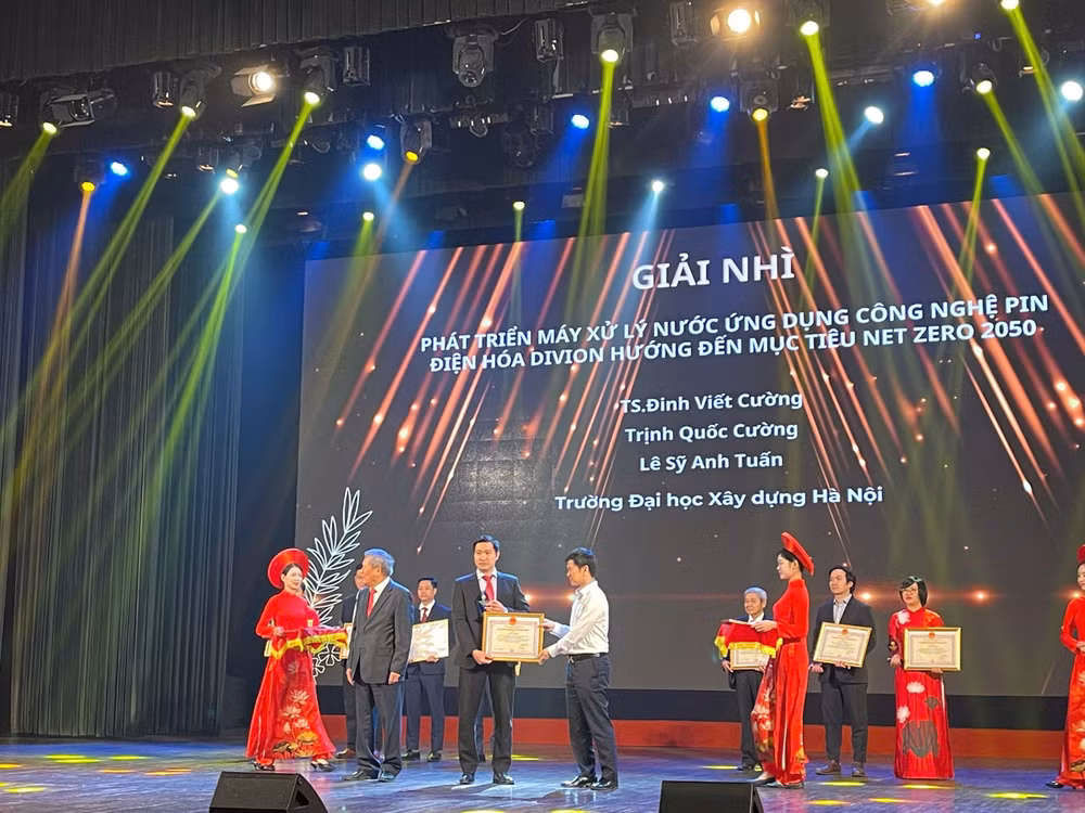 Nhóm nghiên cứu CDI&E, Trường đại học Xây dựng Hà Nội đã giành Giải Nhì Hội thi Sáng tạo Kỹ thuật thành phố Hà Nội lần thứ 2 (2024–2025)