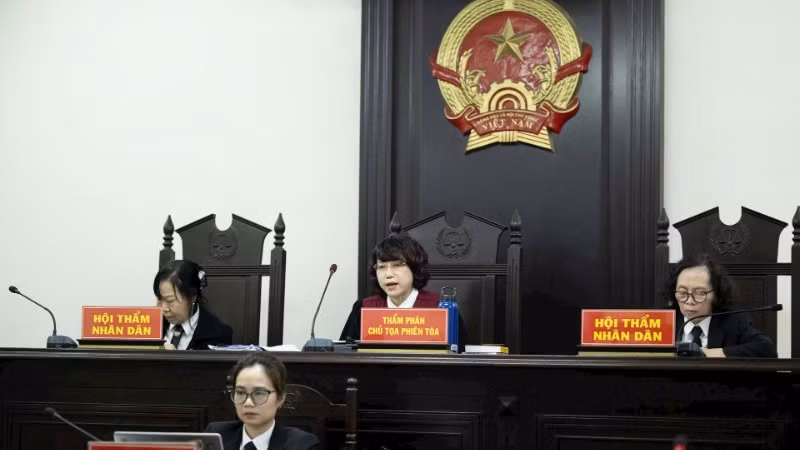 Hội đồng xét xử tại phiên tòa.