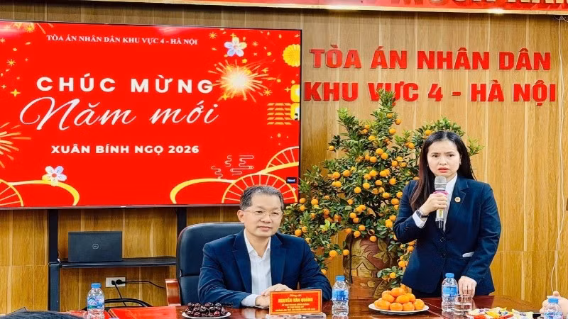 Chánh án Tòa án nhân dân tối cao Nguyễn Văn Quảng thăm và làm việc tại Tòa án khu vực IV, Thành phố Hà Nội.
