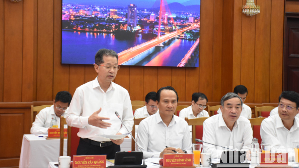 Bí thư Thành ủy Đà Nẵng Nguyễn Văn Quảng làm rõ thêm một số nội dung liên quan tại buổi làm việc. (Ảnh: ANH ĐÀO) dsc-9550-7075.jpg