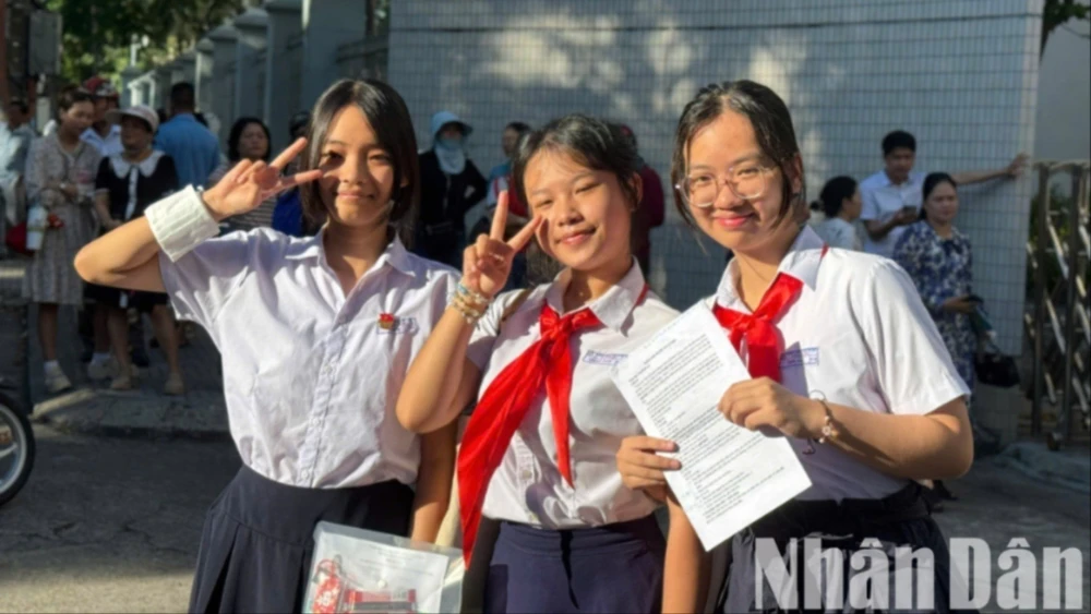 Học sinh Đà Nẵng bước vào kỳ thi tuyển sinh lớp 10 sáng nay với tâm lý thoải mái, tự tin. (Ảnh: ANH ĐÀO)