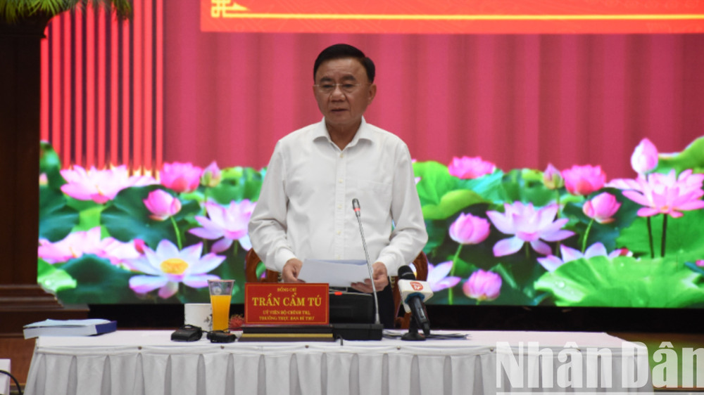Đồng chí Trần Cẩm Tú, Ủy viên Bộ Chính trị, Thường trực Ban Bí thư, Bí thư Đảng ủy các cơ quan Đảng Trung ương và Đoàn công tác Trung ương, phát biểu kết luận buổi làm việc. (Ảnh: ANH ĐÀO) dsc-9608-4347.jpg