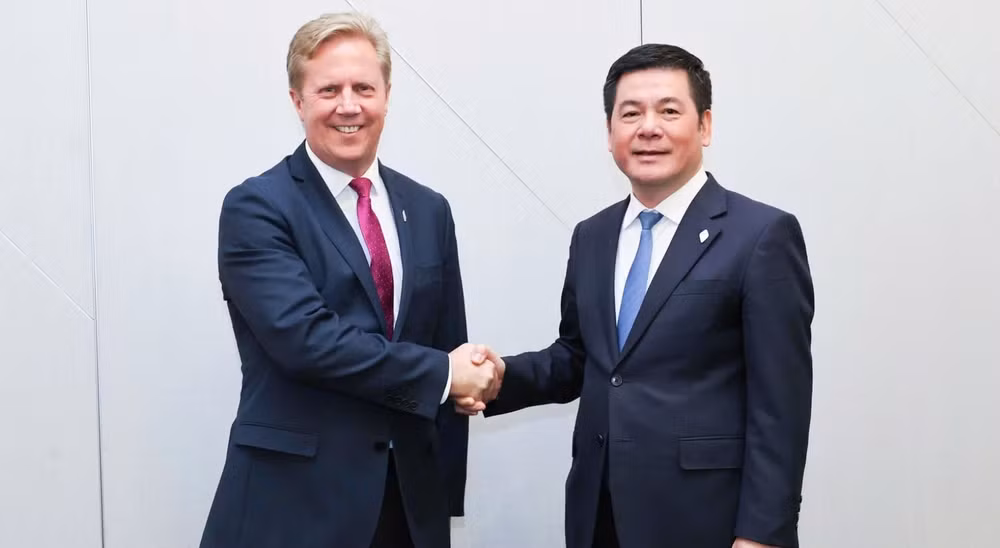 Bộ trưởng Công thương Việt Nam Nguyễn Hồng Diên và Bộ trưởng Thương mại New Zealand Todd McClay.