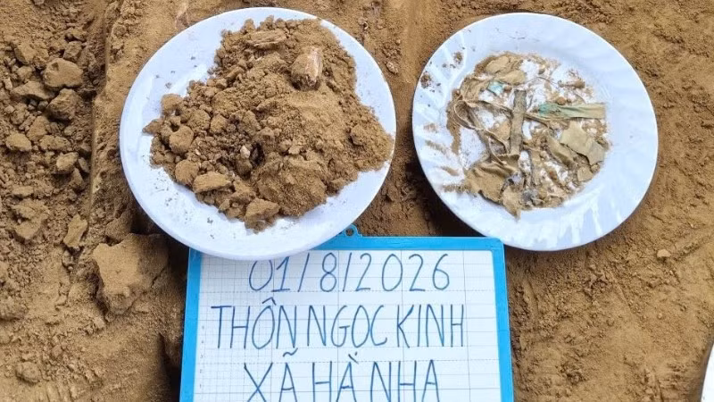 4-cac-mau-xuong-va-di-vat-duoc-tim-thay-3938.jpg