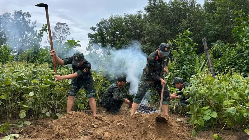 Khu vực đang được khai quật, tìm kiếm.