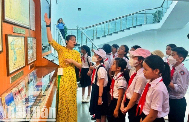 Đến nay, địa điểm này đã đón hàng trăm nghìn lượt người dân, du khách đến tham quan. (Ảnh: ANH ĐÀO) ed9f19c73b608c3ed571-9983.jpg