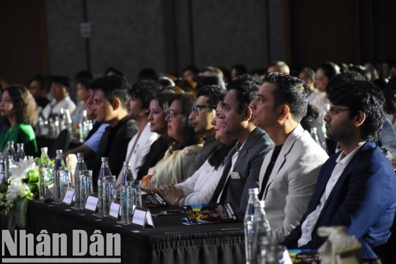 Buổi công chiếu với sự tham dự của nhiều khách mời đến từ Ấn Độ. (Ảnh: ANH ĐÀO) dsc-0877-4324.jpg