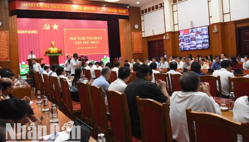 Hội nghị được tổ chức trực tiếp và trực tuyến đến 93 tổ chức cơ sở Đảng xã, phường, đặc khu trên toàn thành phố Đà Nẵng. (Ảnh: ANH ĐÀO) 4-9531.jpg
