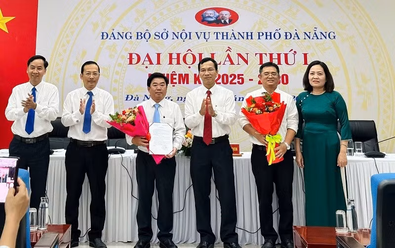 Ngày 16/6 Đảng ủy Nội vụ thành phố Đà Nẵng công bố quyết định thành lập Chi bộ đặc khu Hoàng Sa. (Ảnh: KIM LẬP)