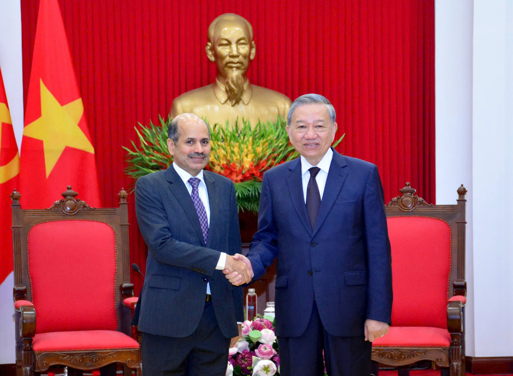Tổng Bí thư Tô Lâm tiếp Đại sứ Ấn Độ tại Việt Nam Sandeep Arya. (Ảnh: PHẠM QUANG KIÊN)