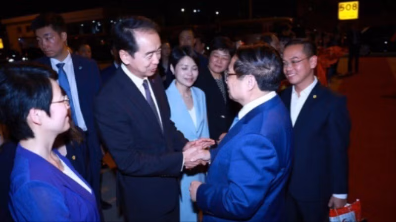 Lễ tiễn Thủ tướng Phạm Minh Chính kết thúc chuyến tham dự Hội nghị WEF 16 Thiên Tân và làm việc tại Trung Quốc. Ảnh: Dương Giang/TTXVN