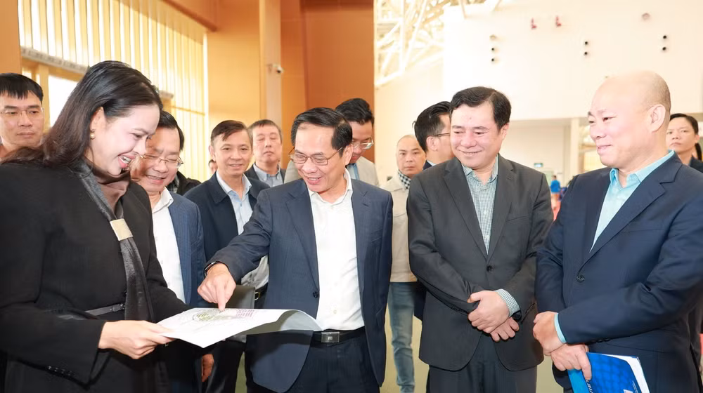 Phó Thủ tướng Bùi Thanh Sơn kiểm tra tiến độ Hội chợ Mùa Xuân 2026.