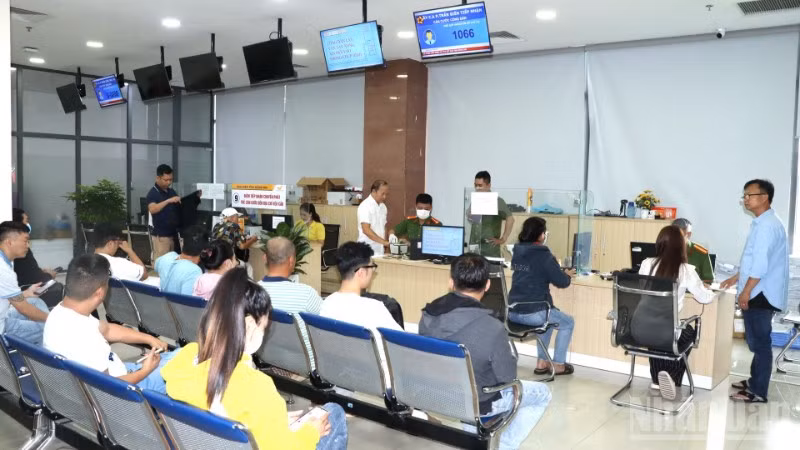 Giải quyết thủ tục hành chính tại Trung tâm phục vụ hành chính công tỉnh Đồng Nai.