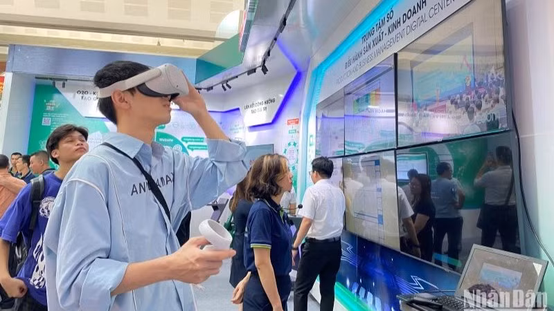 Hoạt động đổi mới sáng tạo và chuyển đổi số đang diễn ra mạnh mẽ trong cộng đồng doanh nghiệp.