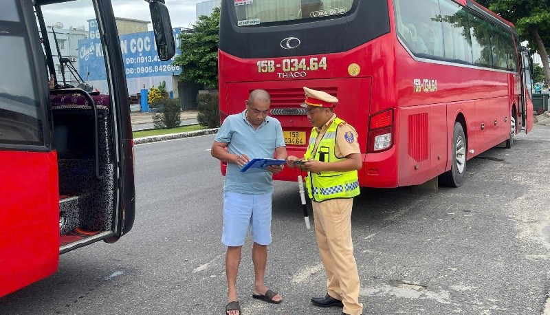 Đà Nẵng ra quân cao điểm kiểm tra phương tiện vận tải trên toàn thành phố. (Ảnh: Công an cung cấp)