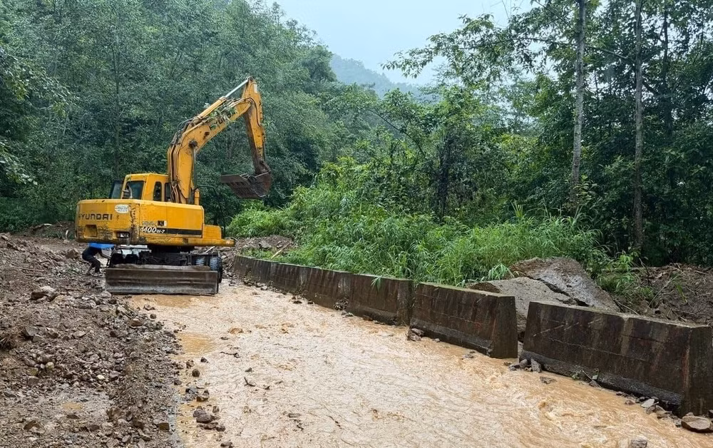 Mưa lớn diện rộng, gây sạt lở trên một số tuyến quốc lộ, tỉnh lộ tỉnh Lai Châu ngày 9/6 vừa qua. Ảnh: Trang Dũng
