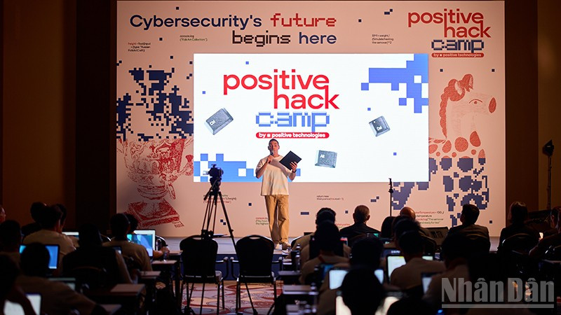 Chương trình là sáng kiến giáo dục toàn cầu của Positive Technologies và Positive Education. ndo_br_ermn2003-9351.jpg