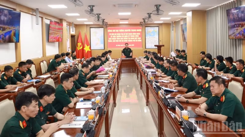 Quang cảnh buổi làm việc.