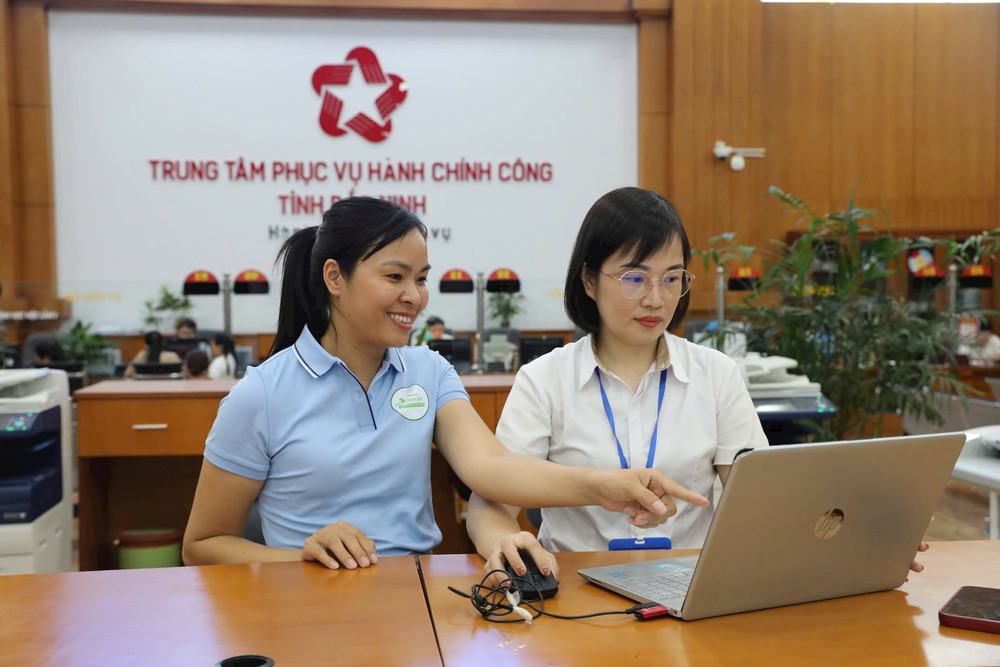 Trung tâm Phục vụ hành chính công tỉnh Bắc Ninh vận hành thông suốt sau sáp nhập tỉnh. 1-vuot-kho-van-hanh-chinh-quyen-hai-cap-o-bac-ninh-2.jpg