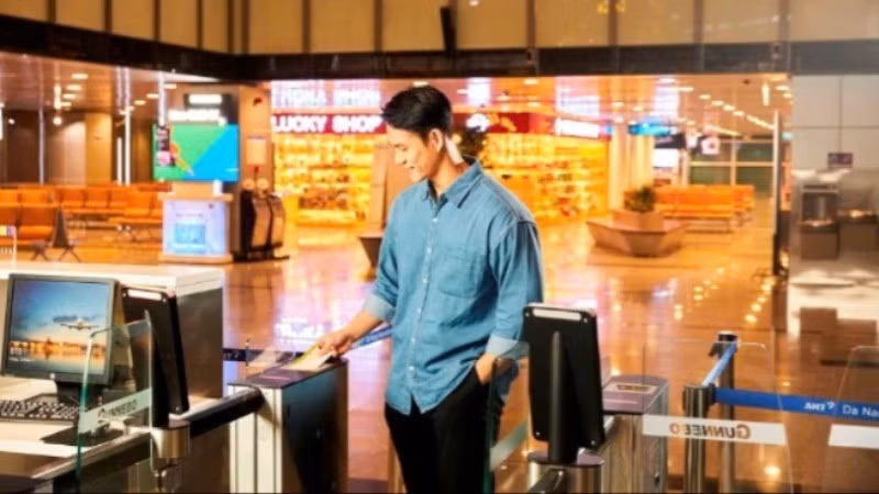Sân bay quốc tế Đà Nẵng đưa vào vận hành hệ thống Cửa khởi hành tự động (Auto Boarding Gate) phục vụ du khách. (Ảnh AHT)