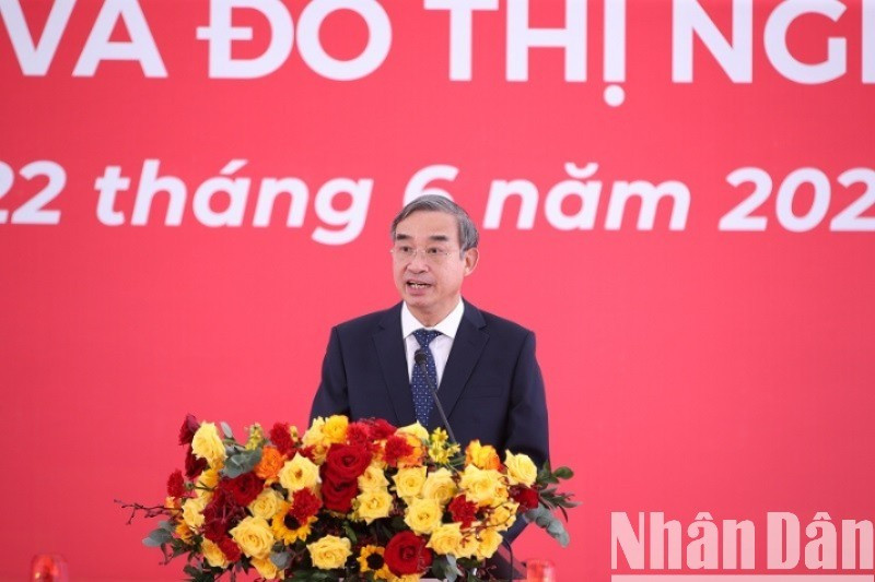 Phó Bí thư Thành ủy, Chủ tịch Ủy ban nhân dân thành phố Đà Nẵng Lê Trung Chinh phát biểu tại lễ khởi công Dự án Khu phức hợp du lịch và đô thị nghỉ dưỡng Làng Vân. (Ảnh: ANH ĐÀO) 3-8-6944.jpg