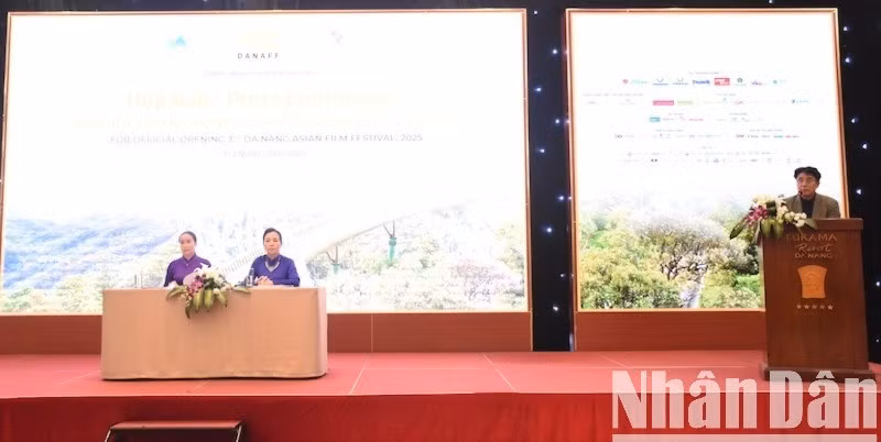 Quang cảnh buổi họp báo sáng 29/6. (Ảnh: ANH ĐÀO)