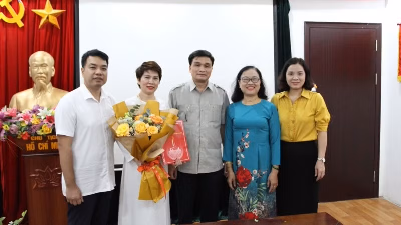 Đảng bộ Hiệp hội Doanh nghiệp nhỏ và vừa thành phố Hà Nội đã tổ chức Lễ kết nạp đảng viên mới cho đồng chí Nguyễn Huệ Mỹ - chủ doanh nghiệp tư nhân.