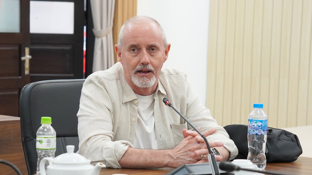 TS. Mark Finn – Giảng viên cao cấp ngành Truyền thông tại Swinburne Australia. (Ảnh: Swinburne Vietnam) dsc08784.jpg