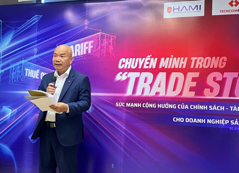 Phó Chủ tịch Hội HAMI Nguyễn Công Cường phát biểu khai mạc tọa đàm. (Ảnh: NGUYÊN TRANG) bb988014481dff43a60c.jpg