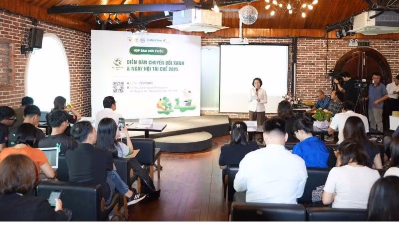 Quang cảnh buổi thông tin về Diễn đàn Chuyển đổi xanh và Ngày hội tái chế 2025.