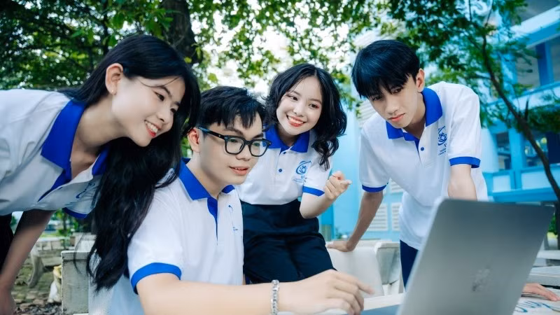 Sinh viên Trường đại học Công nghệ thông tin trao đổi học tập (Ảnh UIT)