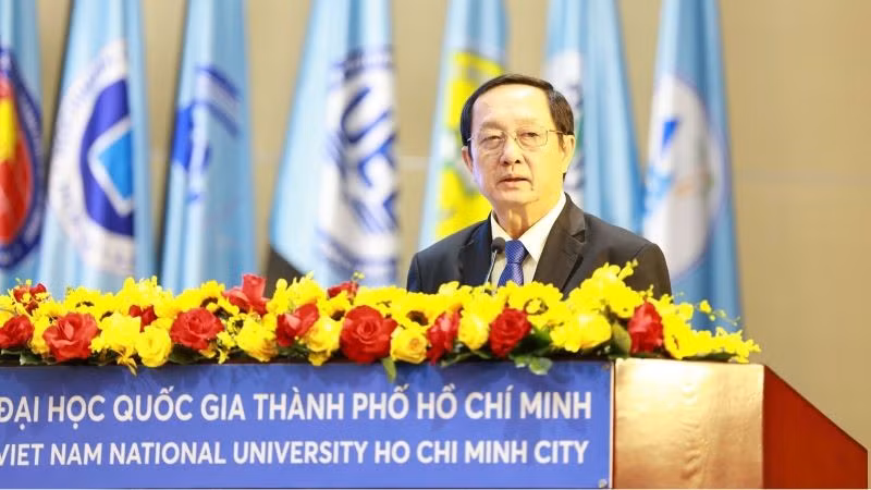 Đồng chí Huỳnh Thành Đạt, Phó Trưởng ban Tuyên giáo và Dân vận Trung ương phát biểu tại hội thảo.