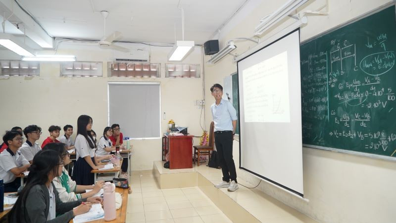 Học sinh Trường THCS-THPT Trần Đại Nghĩa trong giờ học. (Ảnh: THẾ ANH)