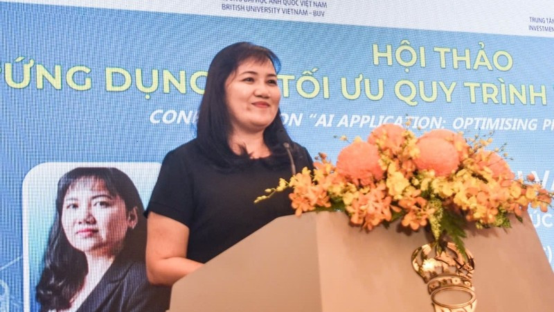 Bà Cao Thị Phi Vân, Phó Giám đốc Trung tâm Xúc tiến Thương mại và Đầu tư Thành phố Hồ Chí Minh, phát biểu tại hội thảo.